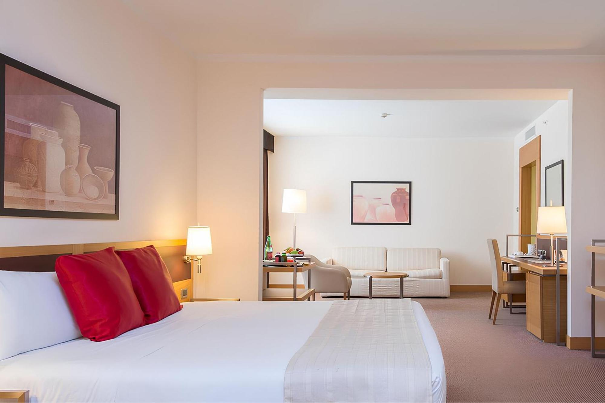 Plaza Hotel 4*