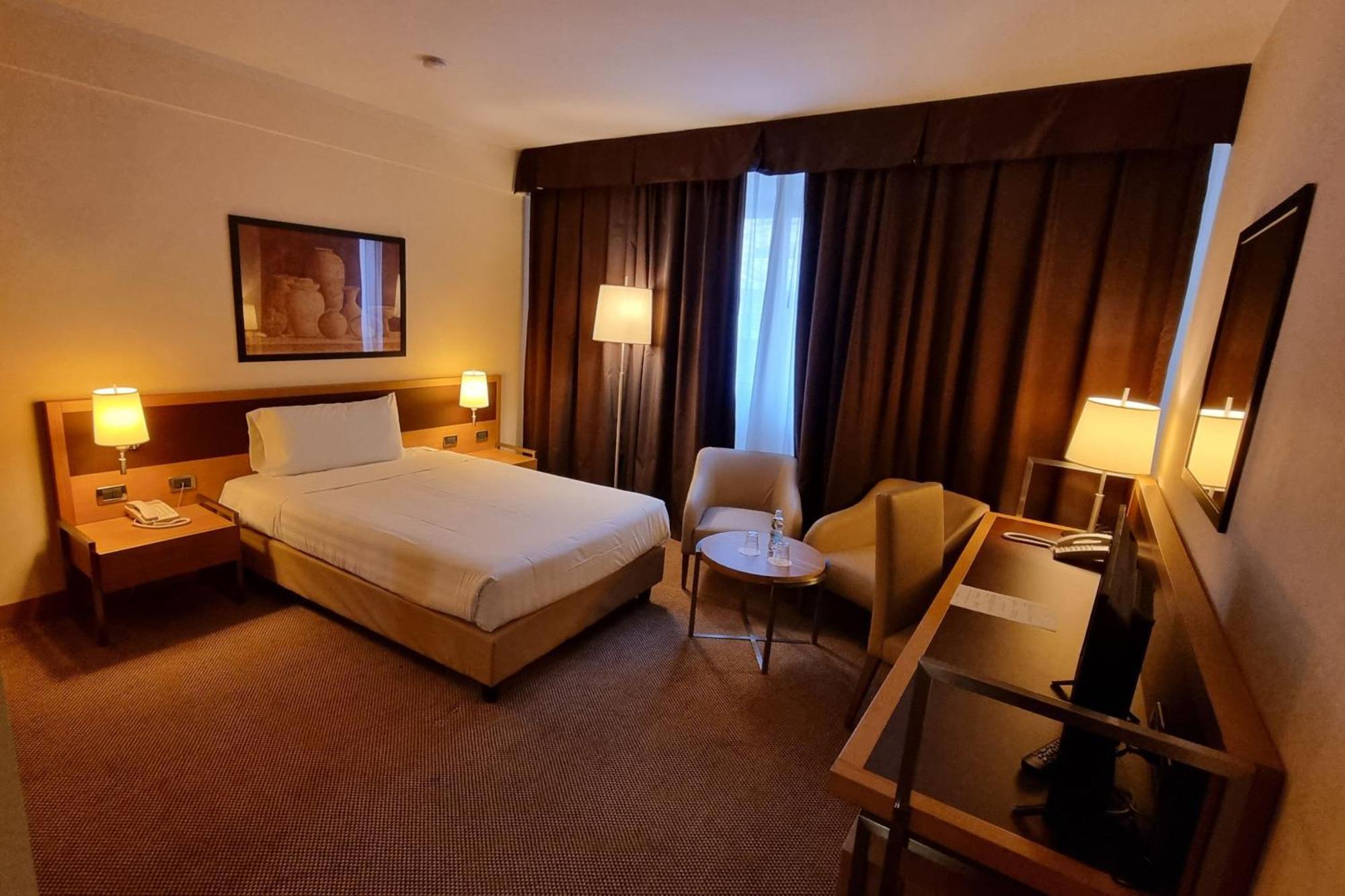 Plaza Hotel 4*